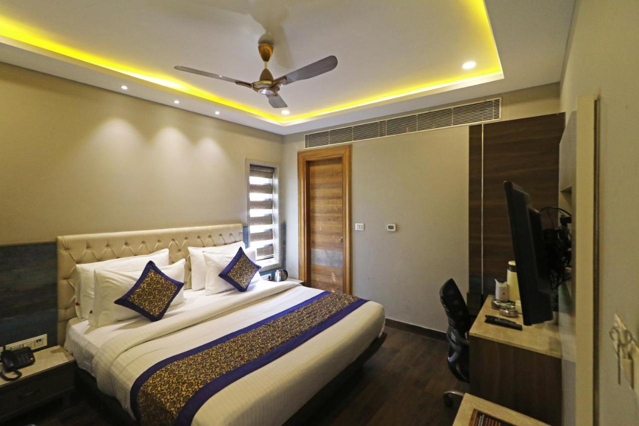 The Ivy Grand Hotel In City Centre With Free Secured Parking 뉴델리 외부 사진