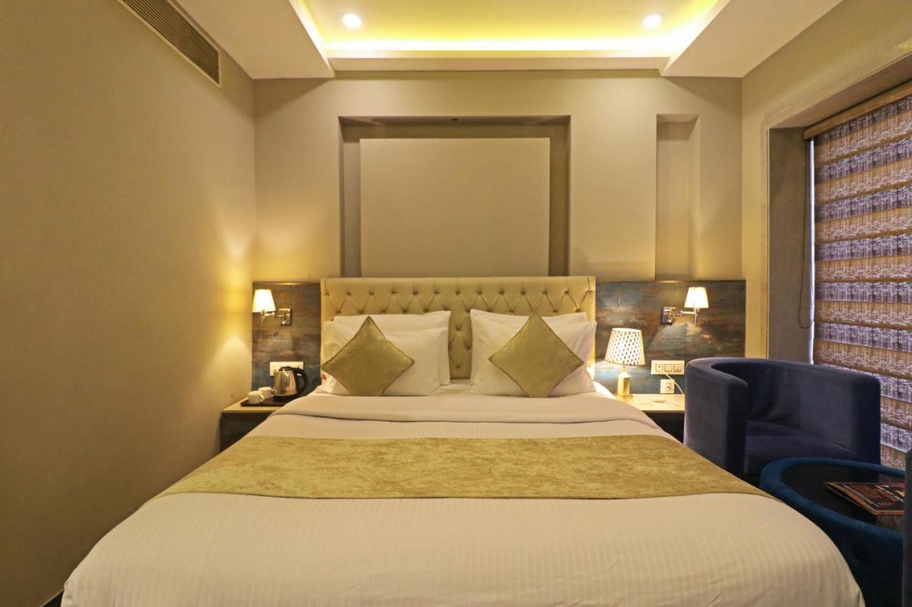 The Ivy Grand Hotel In City Centre With Free Secured Parking 뉴델리 외부 사진