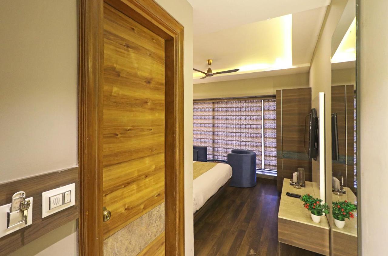 The Ivy Grand Hotel In City Centre With Free Secured Parking 뉴델리 외부 사진
