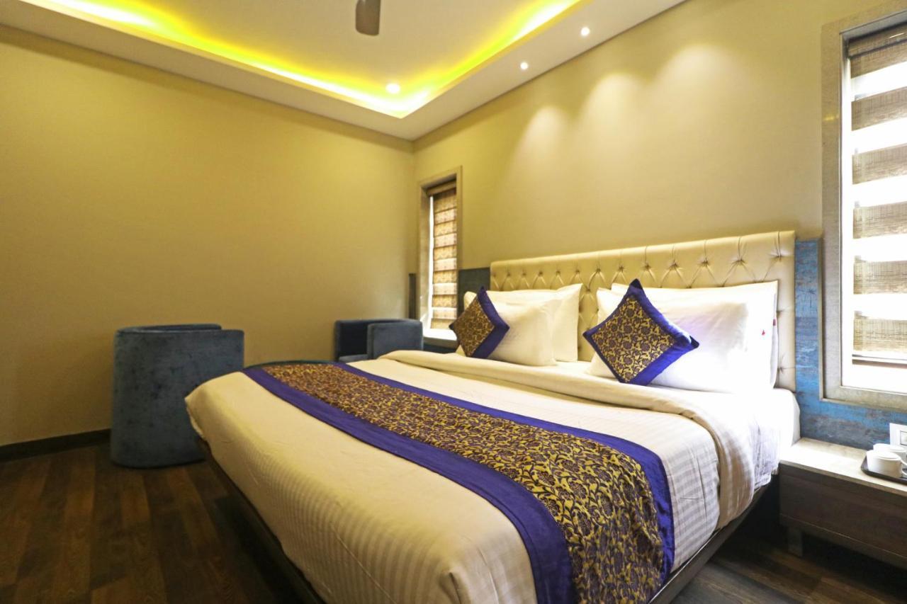 The Ivy Grand Hotel In City Centre With Free Secured Parking 뉴델리 외부 사진