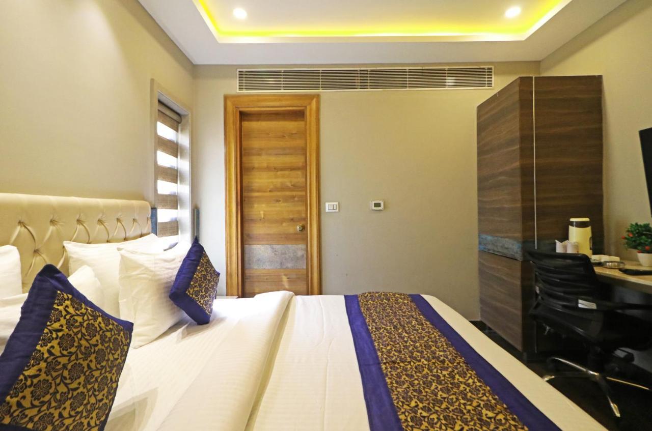 The Ivy Grand Hotel In City Centre With Free Secured Parking 뉴델리 외부 사진