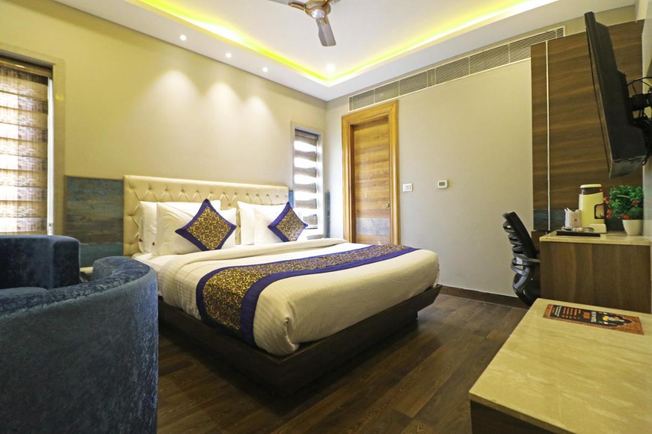 The Ivy Grand Hotel In City Centre With Free Secured Parking 뉴델리 외부 사진