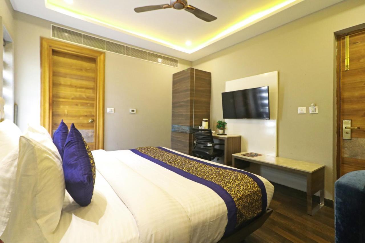 The Ivy Grand Hotel In City Centre With Free Secured Parking 뉴델리 외부 사진