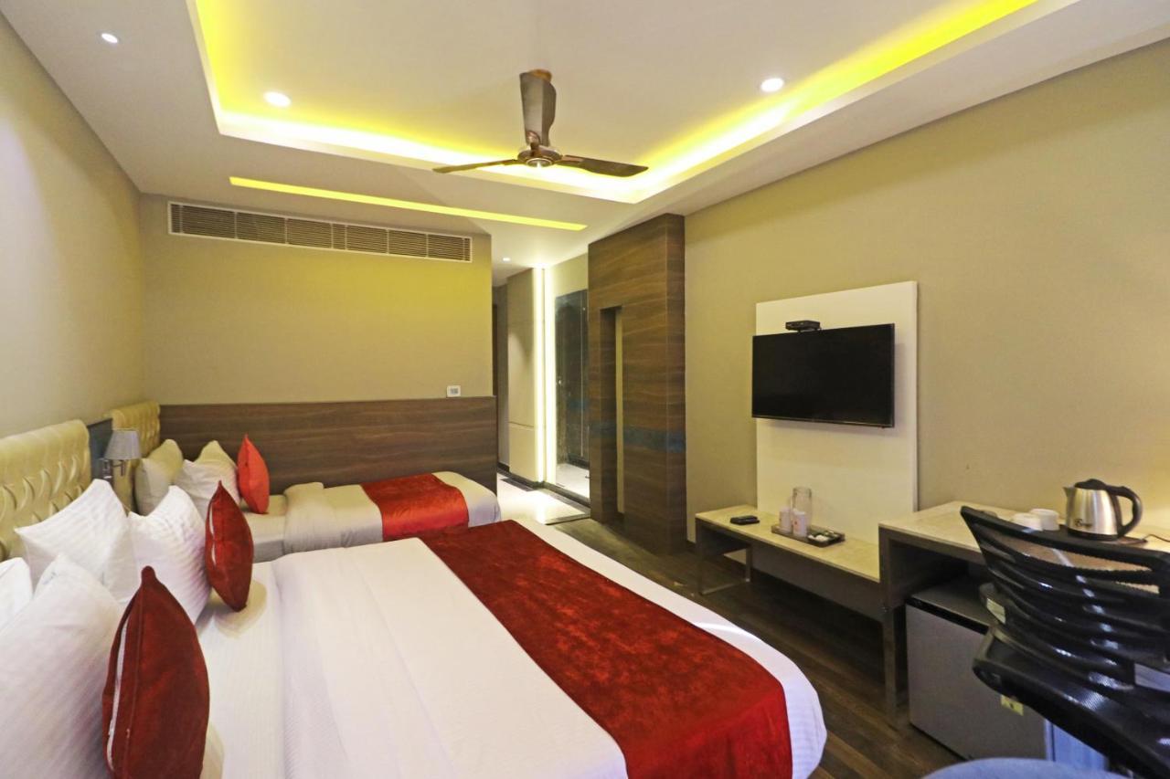 The Ivy Grand Hotel In City Centre With Free Secured Parking 뉴델리 외부 사진