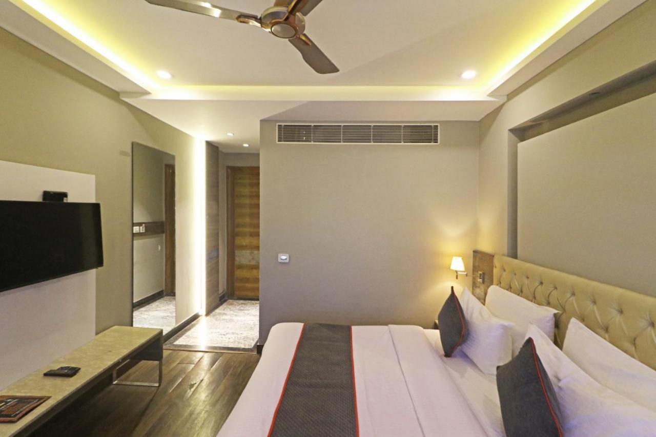 The Ivy Grand Hotel In City Centre With Free Secured Parking 뉴델리 외부 사진