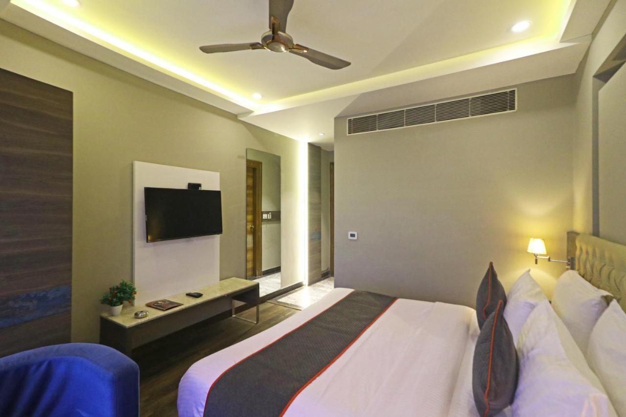 The Ivy Grand Hotel In City Centre With Free Secured Parking 뉴델리 외부 사진