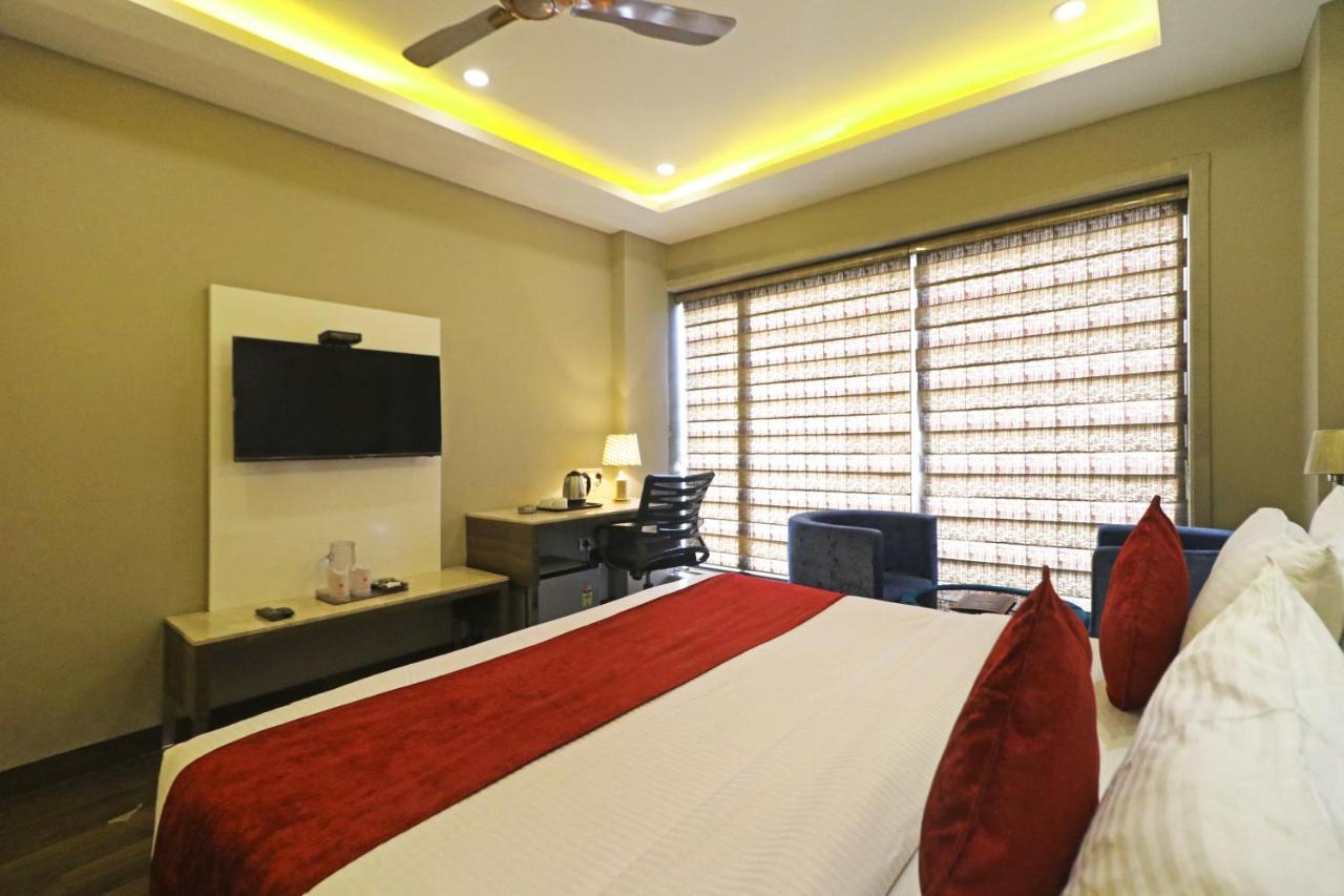 The Ivy Grand Hotel In City Centre With Free Secured Parking 뉴델리 외부 사진
