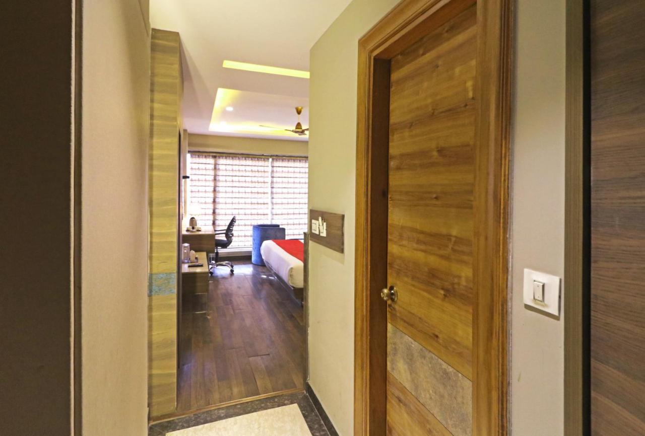 The Ivy Grand Hotel In City Centre With Free Secured Parking 뉴델리 외부 사진