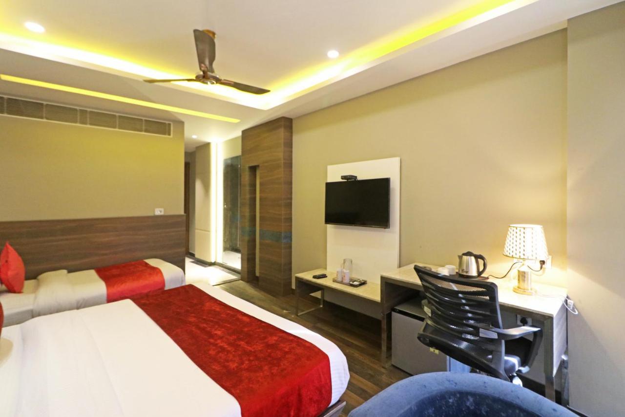 The Ivy Grand Hotel In City Centre With Free Secured Parking 뉴델리 외부 사진